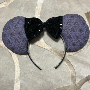Haunted mansion wallpaper Minnie ears